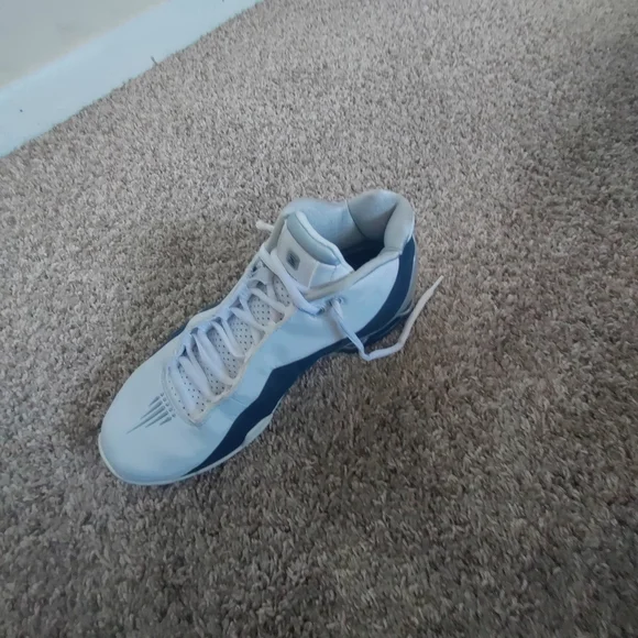 I'm selling the nike shox bb4 white silver navy.
